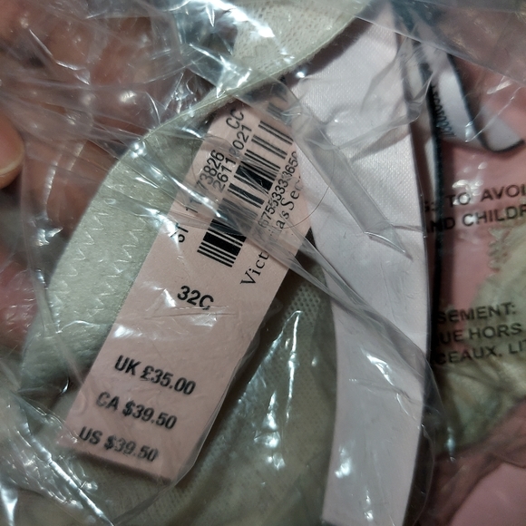 New VS unlined demi bra size 32C - Picture 5 of 8